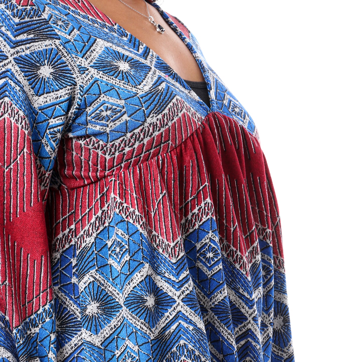 بلوزة جميلة نسائية برقبة على شكل حرف V وأكمام مرنة