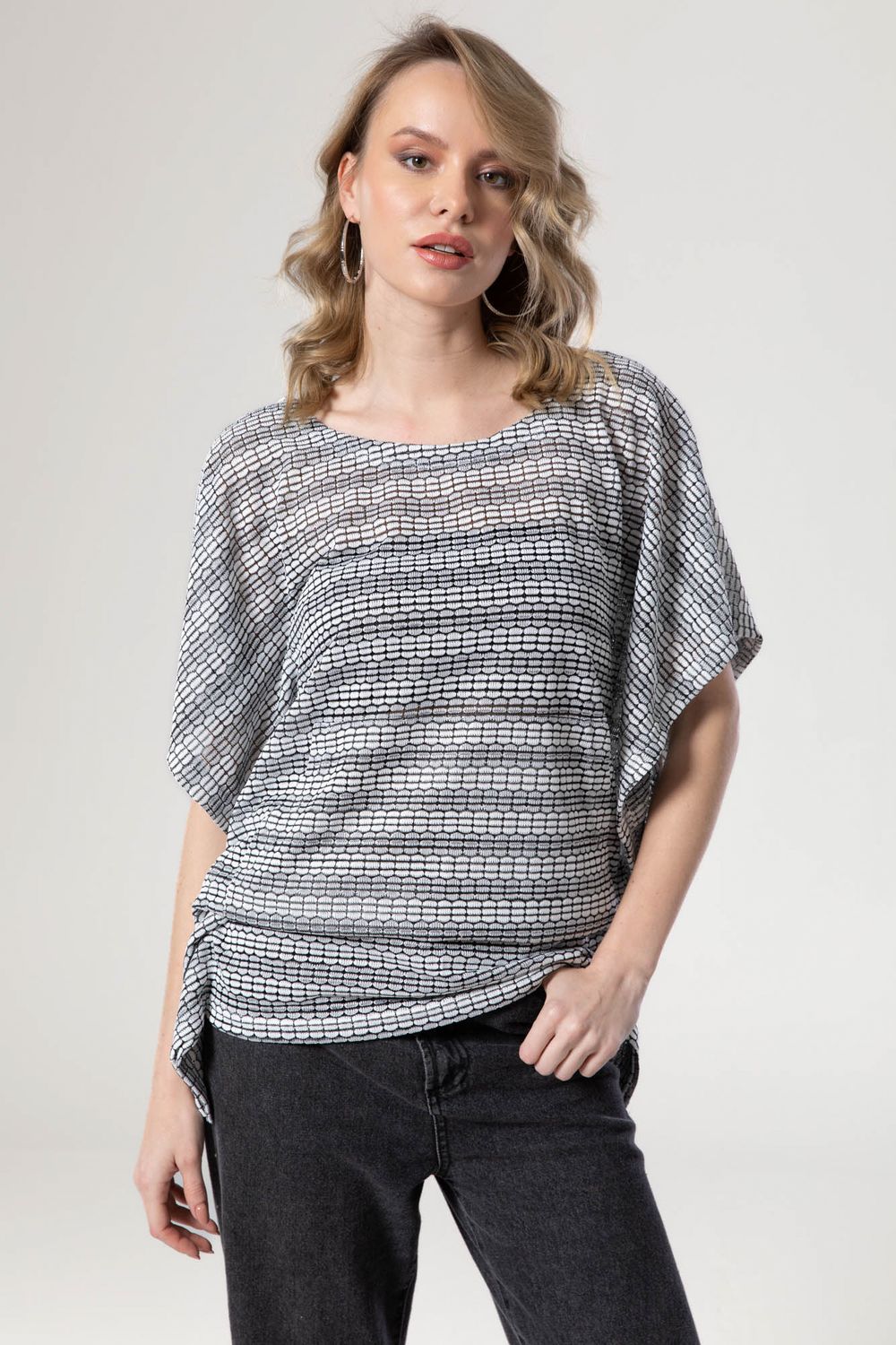 Jamila women kangroo pocket short sleeves top