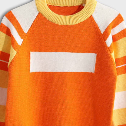 Ronde Bucklet Neck Pullover