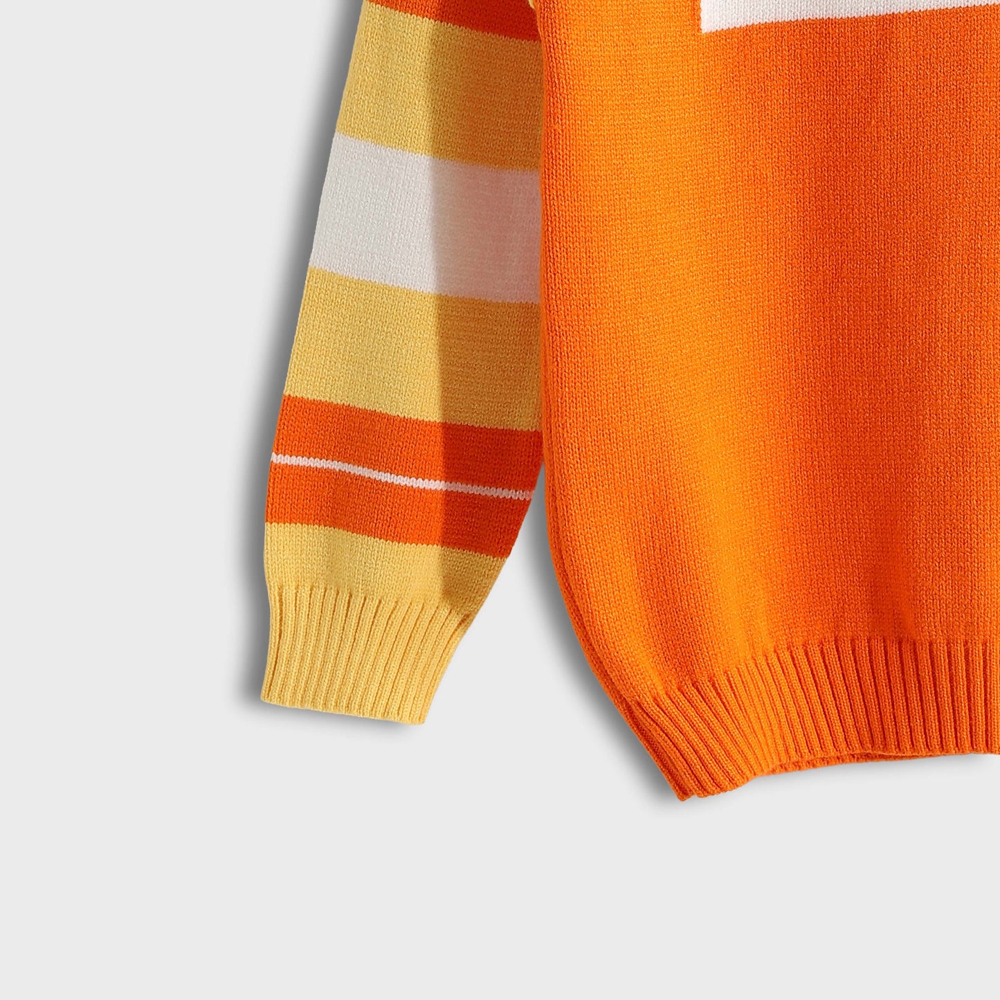 Ronde Bucklet Neck Pullover