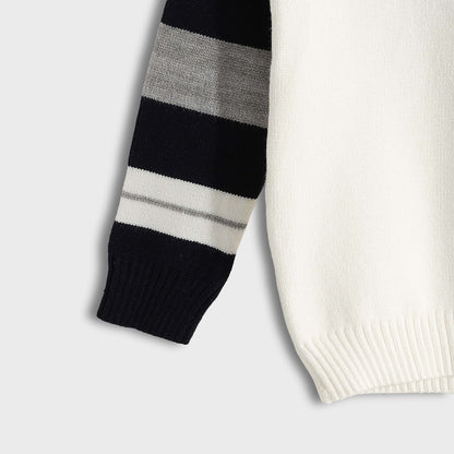 Ronde Bucklet Neck Pullover