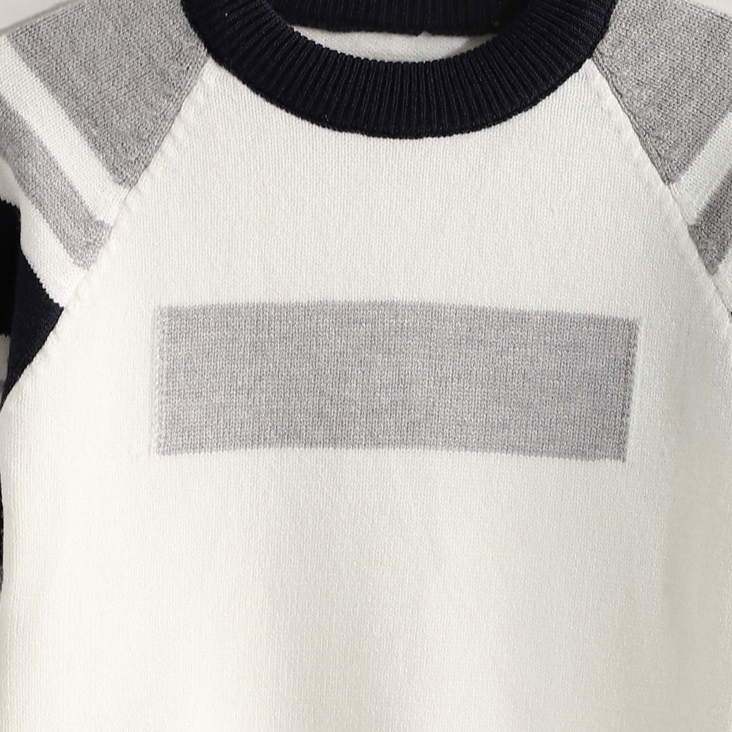 Ronde Bucklet Neck Pullover