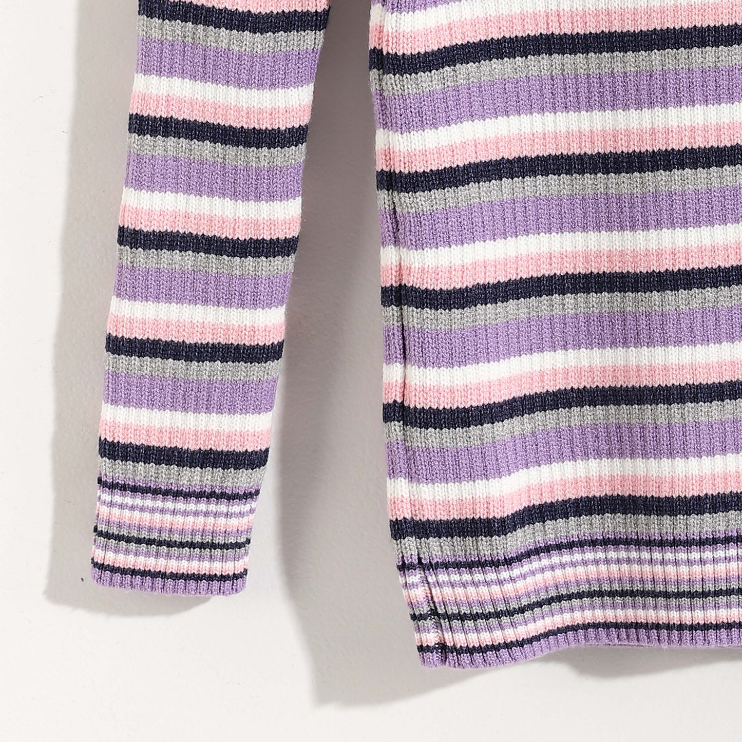 Round neck striped booklet