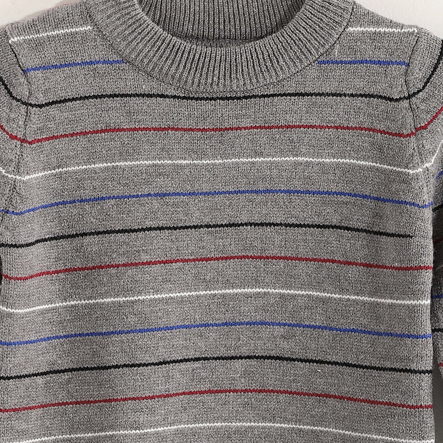 Bucklet Round Neck Thinly Stripedt