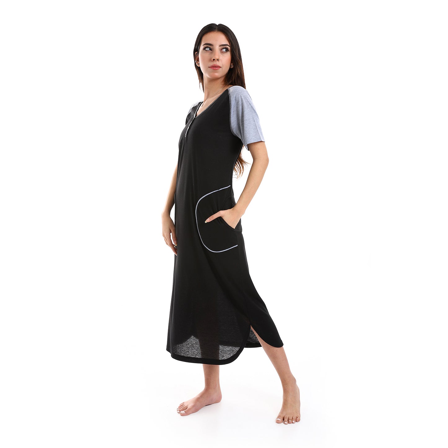 قميص نوم نسائي من كادي بأكمام قصيرة وجيوب أمامية