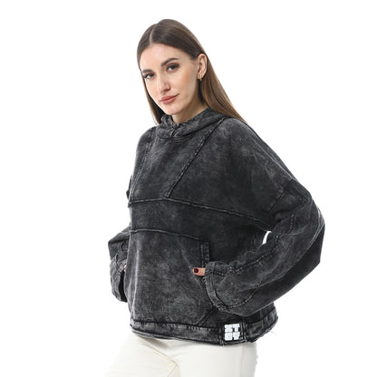 XTCY sweatshirt with a hood and a cut at the chest for women