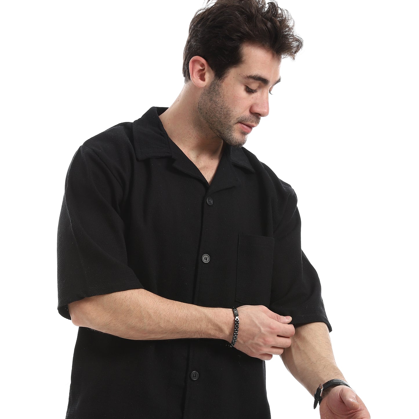 طقم بنطلون كاجوال بأكمام قصيرة وياقة مطوية للأسفل