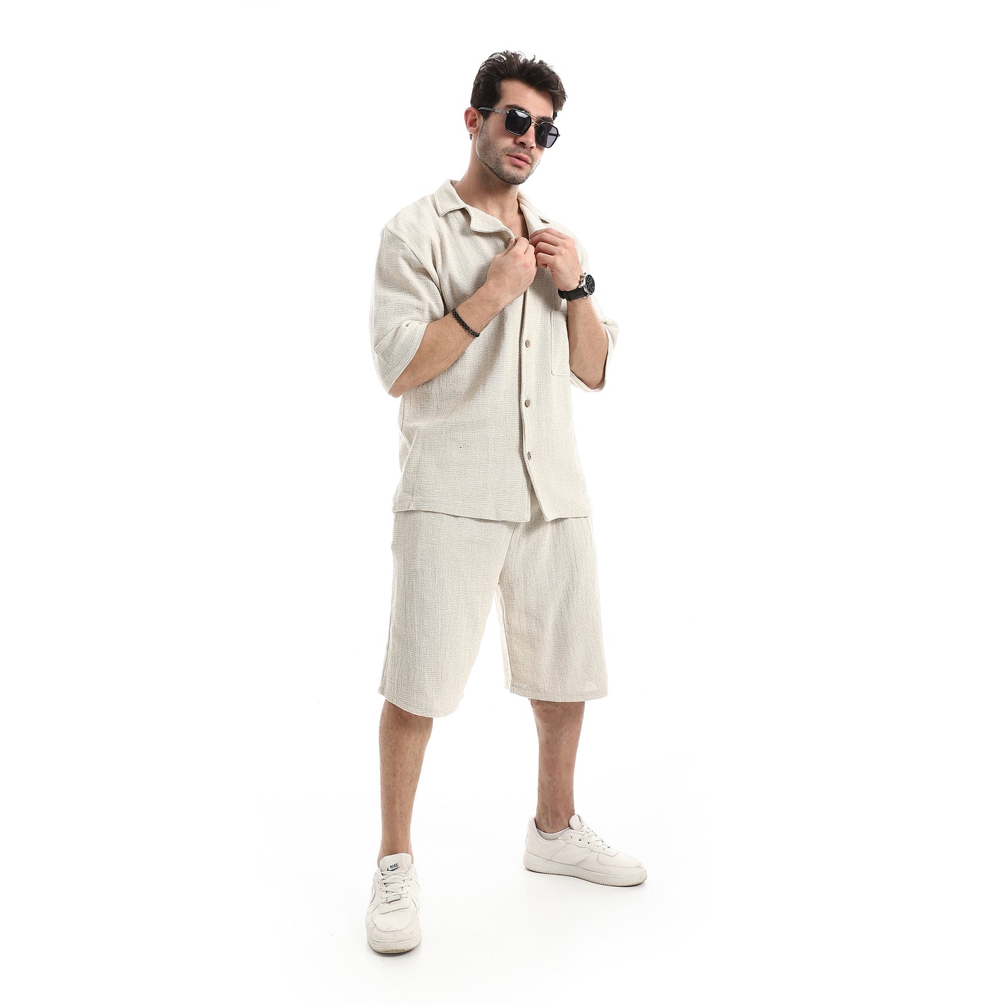 طقم شورت مريح بياقة مطوية وجيوب مائلة