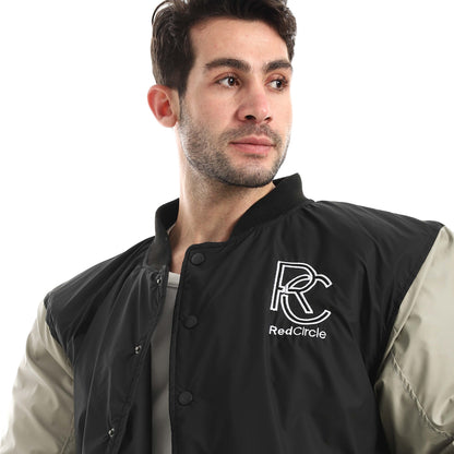 جاكيت أزرار ياقة وتطريز