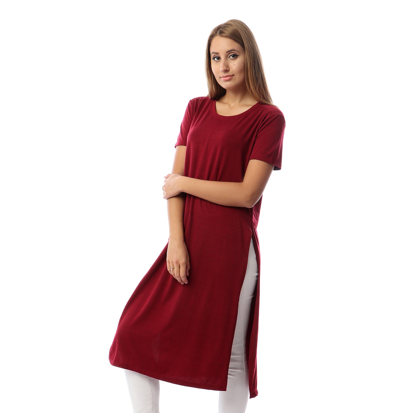 بلوزة أساسية بأكمام قصيرة وفتحات جانبية