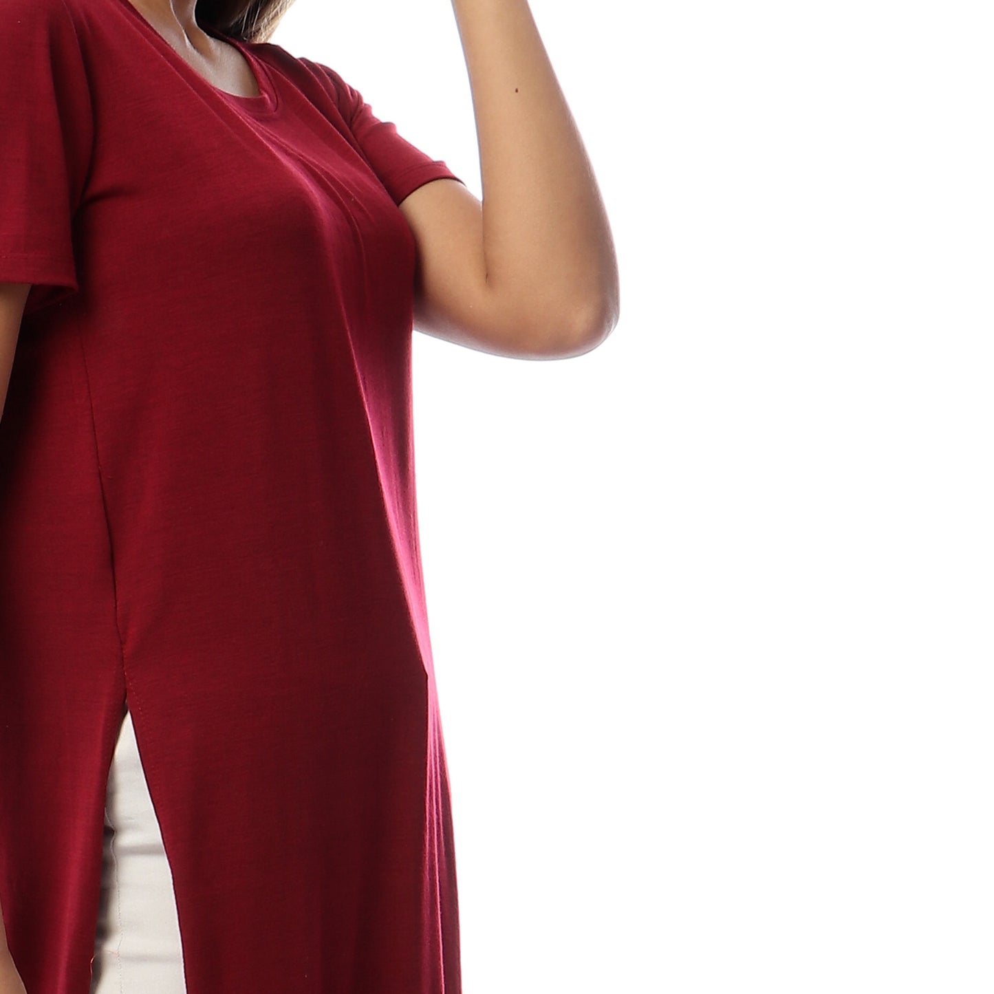 بلوزة أساسية بأكمام قصيرة وفتحات جانبية