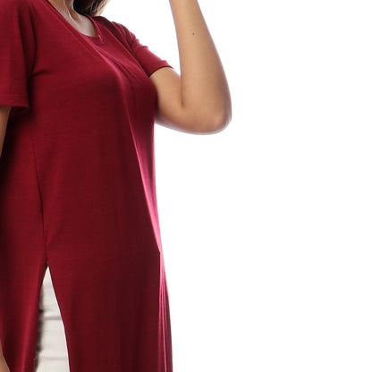 بلوزة أساسية بأكمام قصيرة وفتحات جانبية