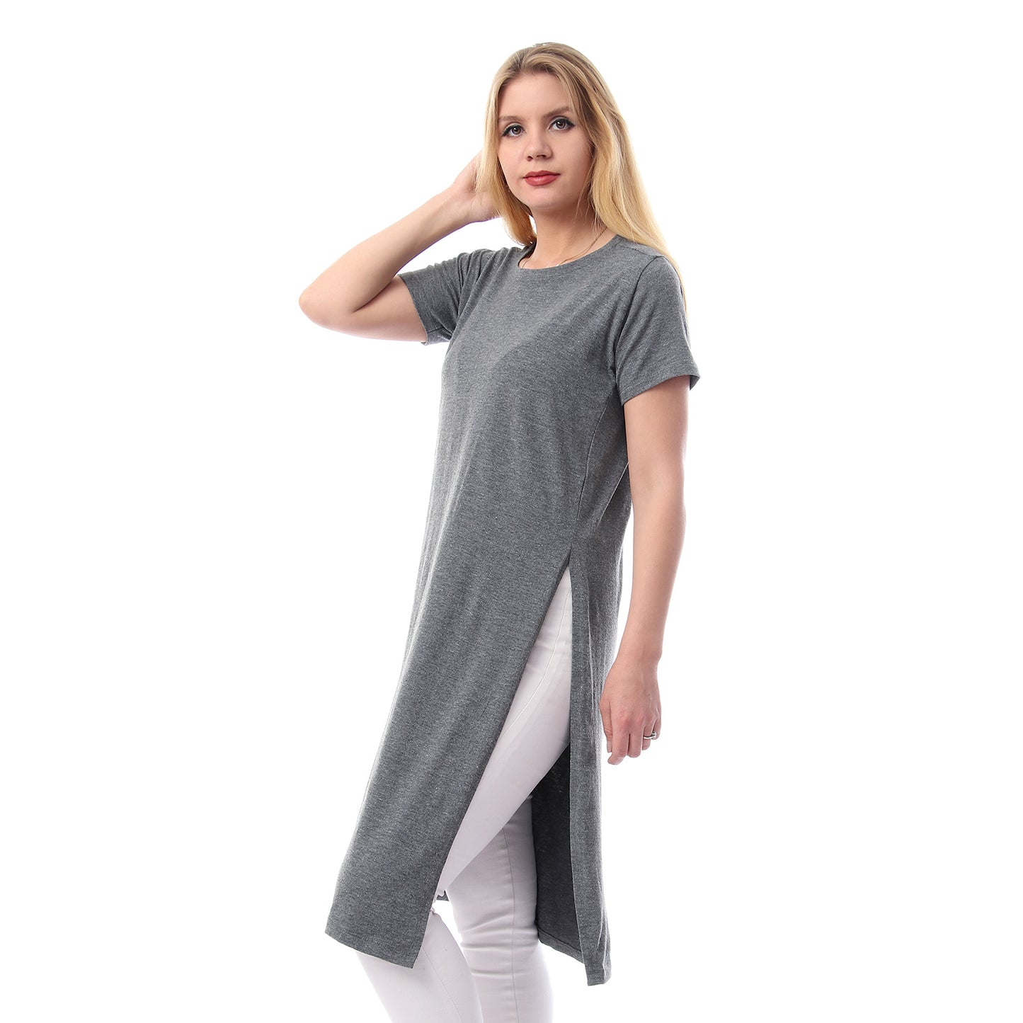 بلوزة أساسية بأكمام قصيرة وفتحات جانبية