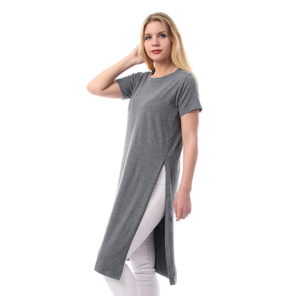 بلوزة أساسية بأكمام قصيرة وفتحات جانبية