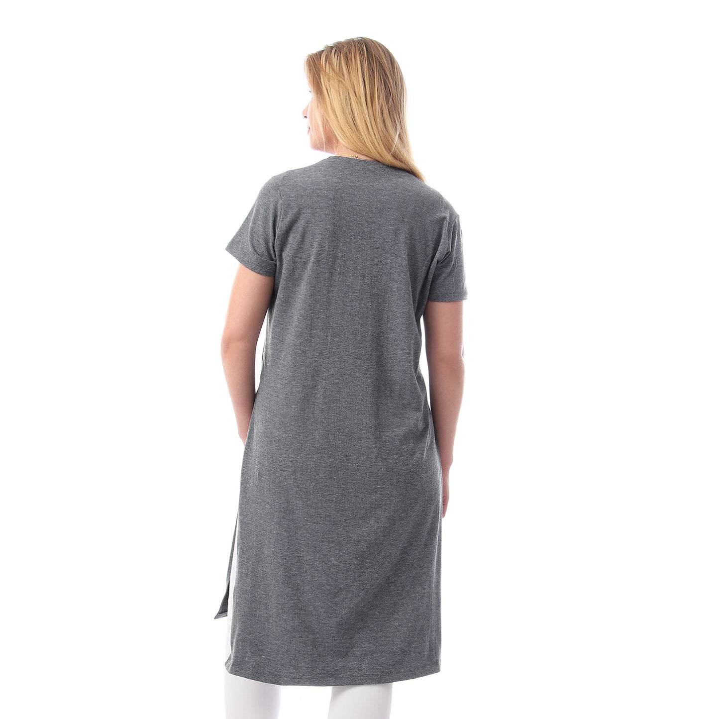 بلوزة أساسية بأكمام قصيرة وفتحات جانبية