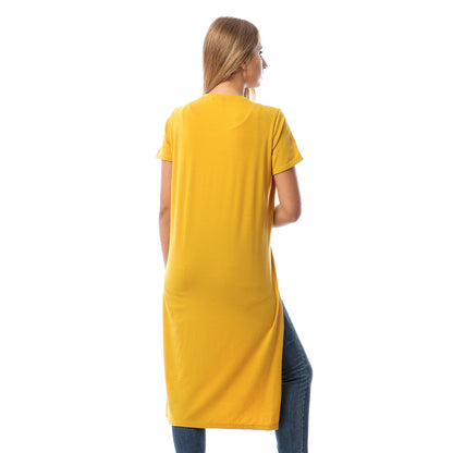 بلوزة أساسية بأكمام قصيرة وفتحات جانبية