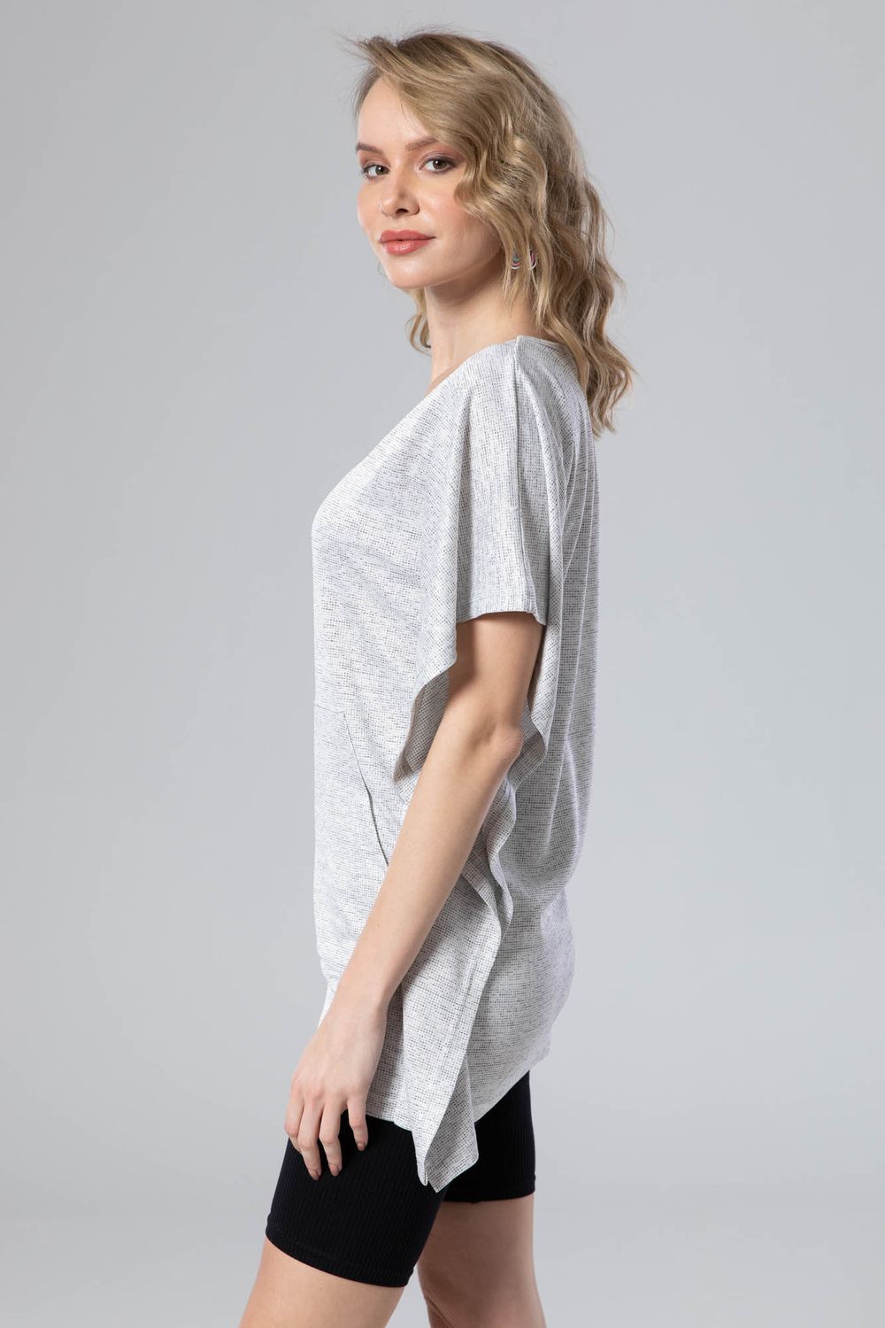 Jamila women kangroo pocket short sleeves top