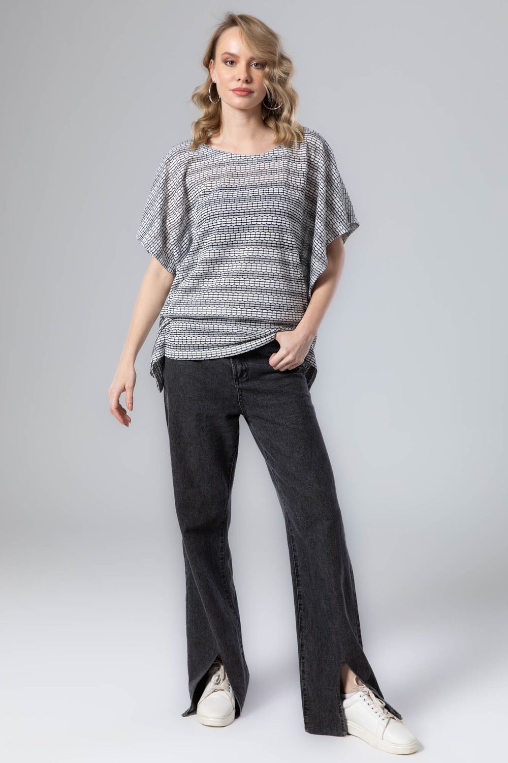 Jamila women kangroo pocket short sleeves top