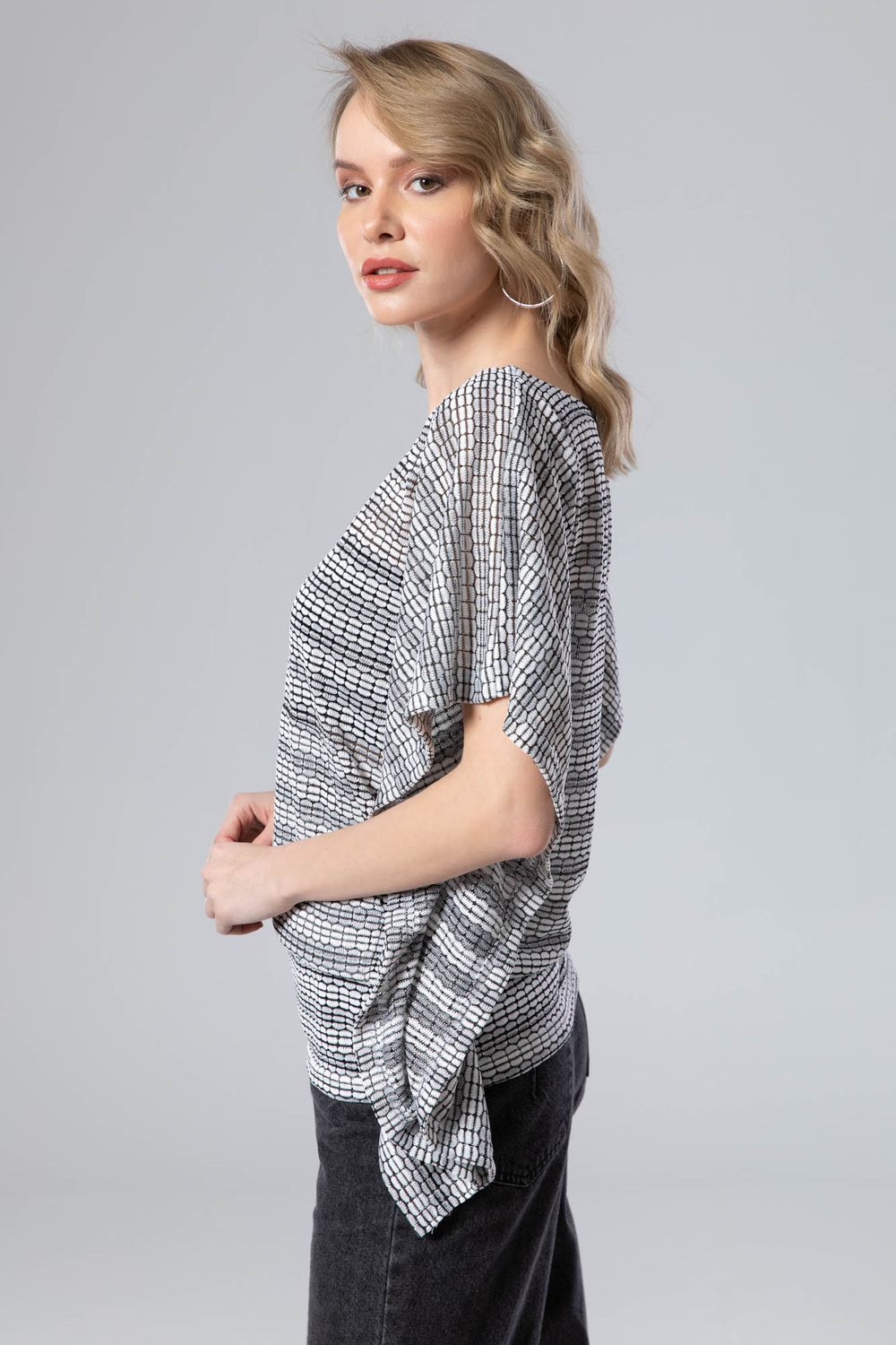 Jamila women kangroo pocket short sleeves top